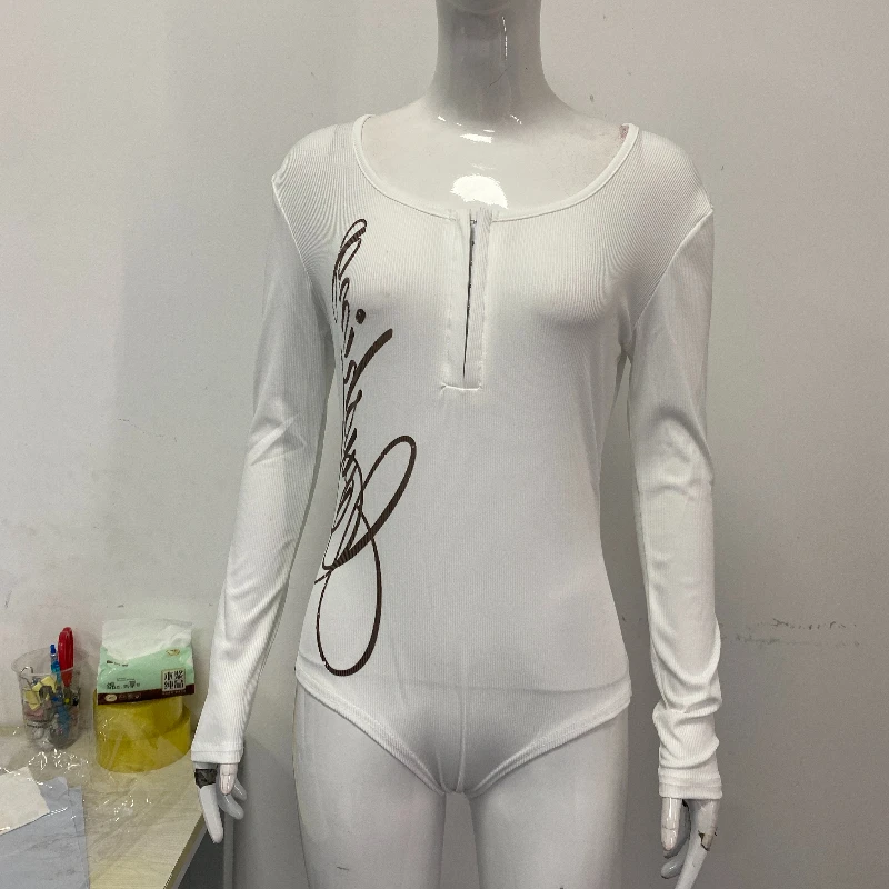 Ragazza calda europea e americana slim fit con stampa cool girl shopping tuta casual a maniche lunghe in bianco e nero