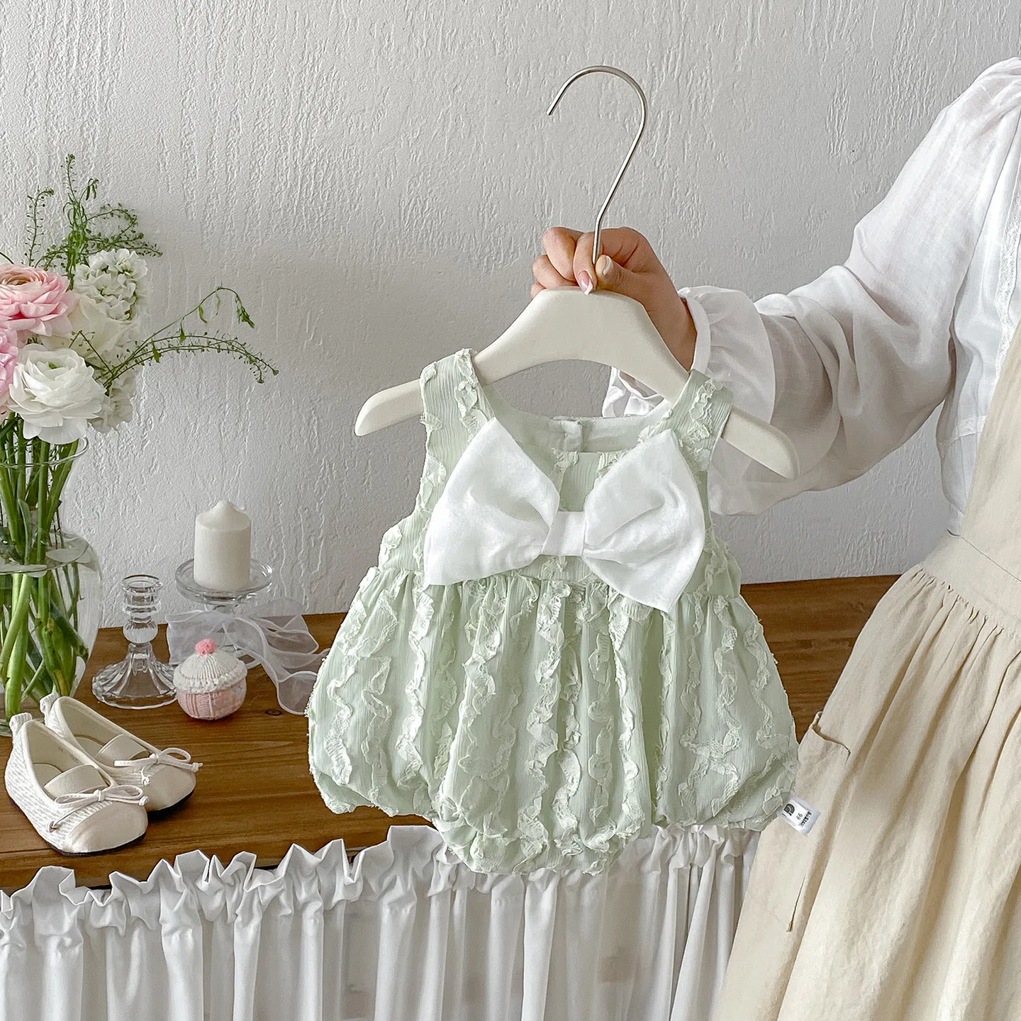 Cute baby bow sleeveless khat summer new casual western-style one-piece triangle crawl