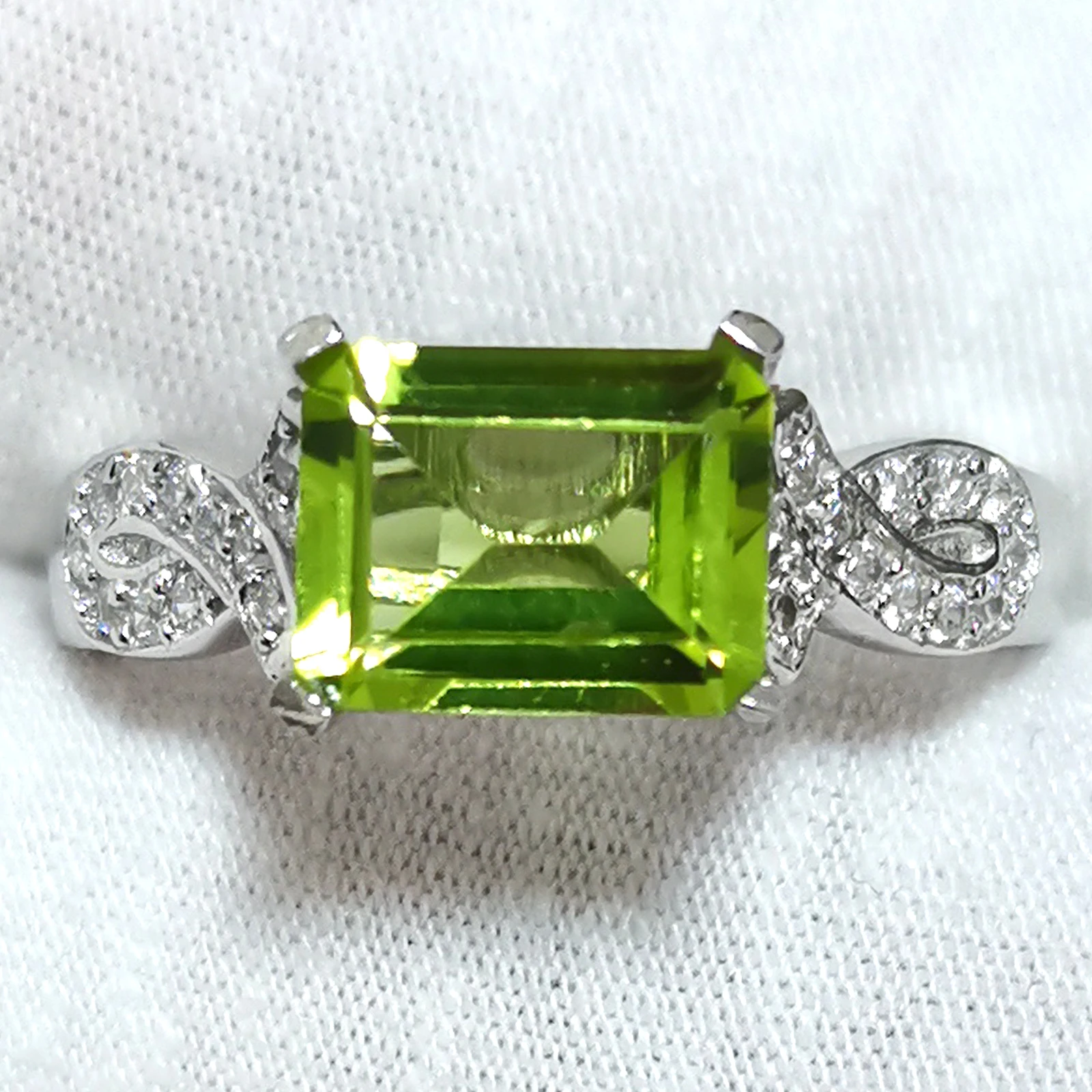 

Genuine Green Peridot Women Ring 925 Sterling Silver 7x9mm Emerald Cut Gemstone Jewelry August Birthstone R002GPN