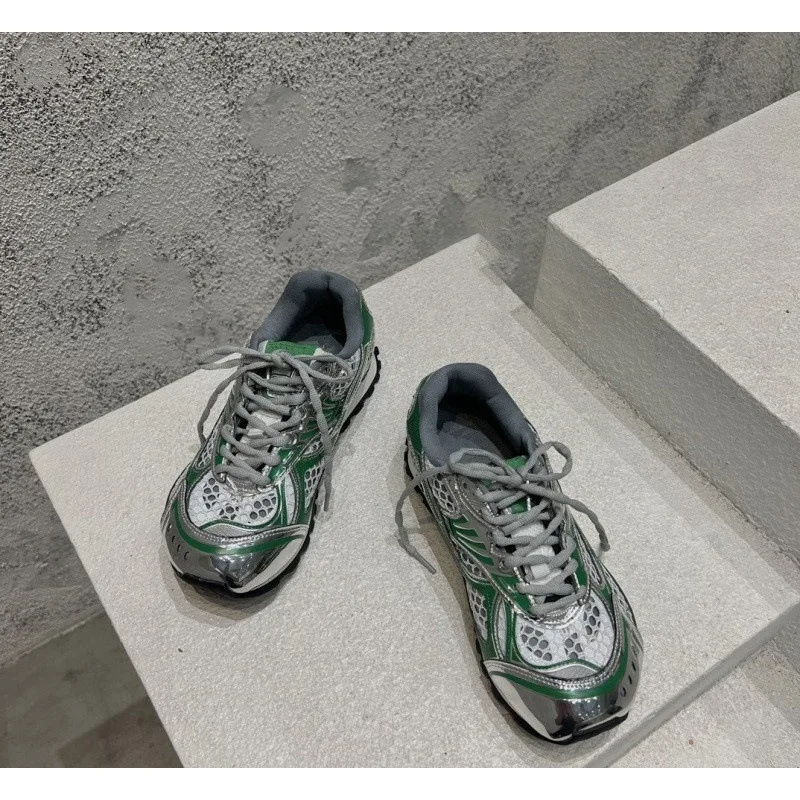 أحذية رياضية كاجوال للرجال مقاس كبير 2025 أحذية ركض عصرية للنساء أحذية مريحة ومسامية مصممة فاخرة للحفلات #1