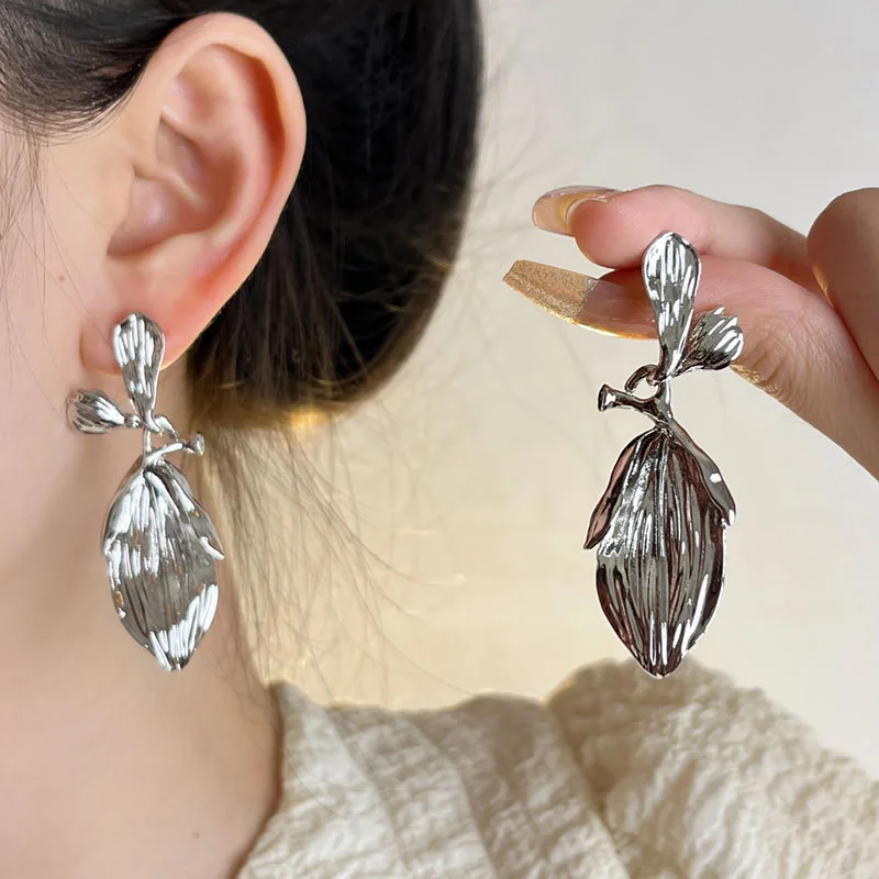 European And American Plant Series Brushed Three-Dimensional Leaf Cooling Earrings Light Luxury Metal Texture Unique Earrings