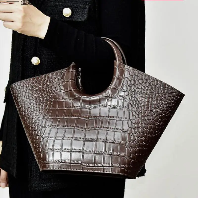 Europe And United States Fashion Leather Large Capacity Crocodile Embossed Handbag Senior Sense Commuter Personality Women's Bag