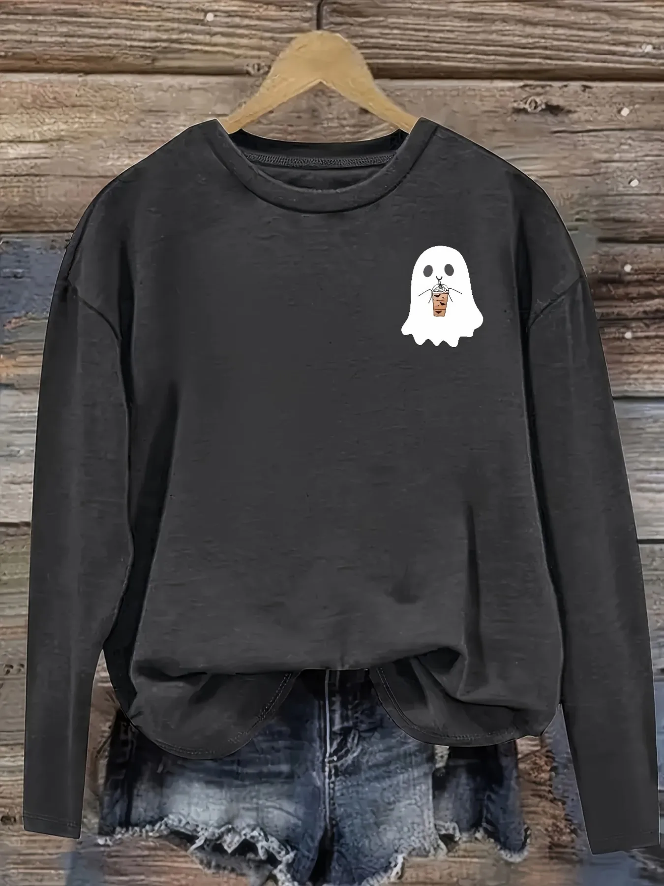Women's Casual Long Sleeve Crew Neck T-Shirt Ghost Holding Coffee Cup Print Design, Round Neck Women's Clothing, Machine Washable, Slightly Elastic, Loose Fit, Spring Autumn Winter Women's T-Shirt, Halloween Costume Outfit
