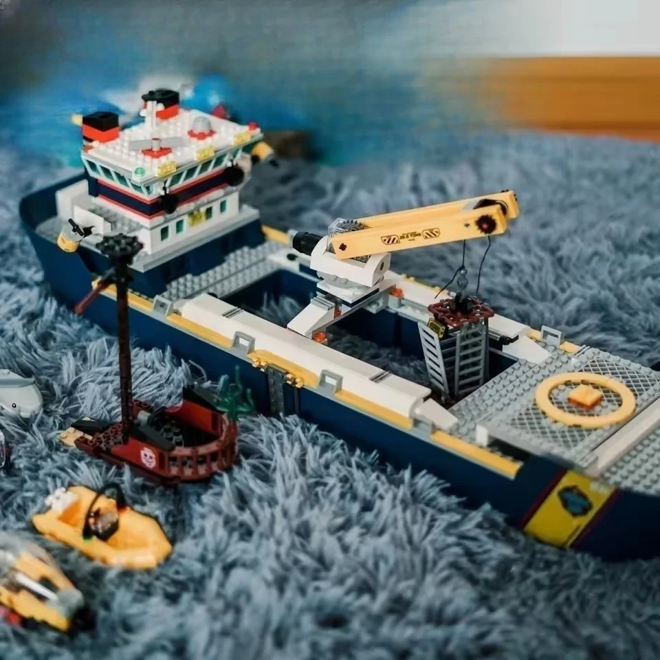 ocean-exploration-tech-vessel-model-home-desktop-decor-ornament-holiday-birthday-gift-for-collectors