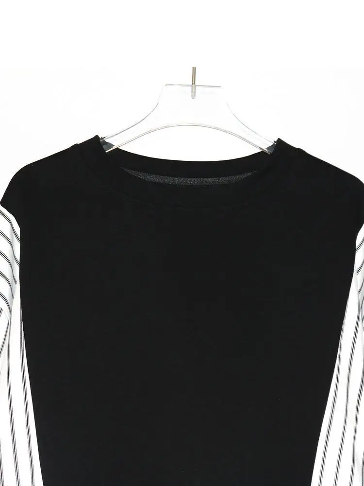 [EAM] White Spliced Striped Ribbon Big Size Sweatshirt New Round Neck Long Sleeve Women Fashion Tide Spring Autumn 2026 1DK0357