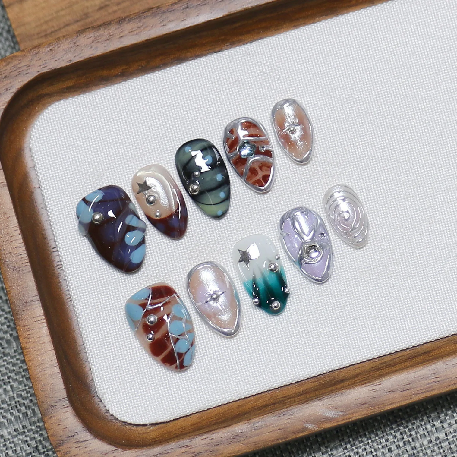 10pcs Handmade Press on Nails Starlight Illusion Fake Nail Shell Swirl Short Almond Full Coverage Nail Tips for Women&Girl