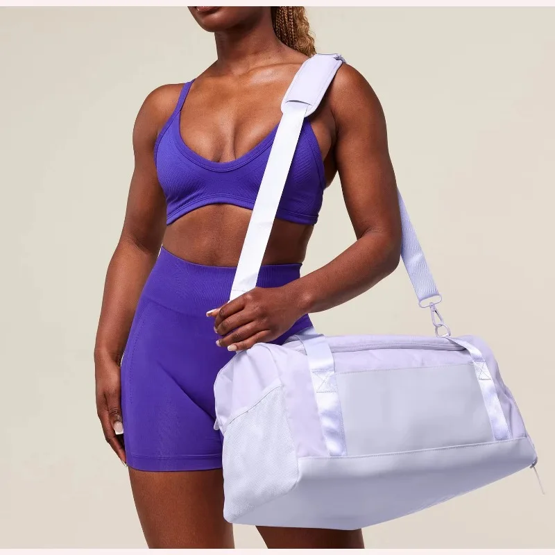 Stylish Outdoor Travel Bag for Men and Women Lightweight and Durable Nylon Material for Gym Hiking
