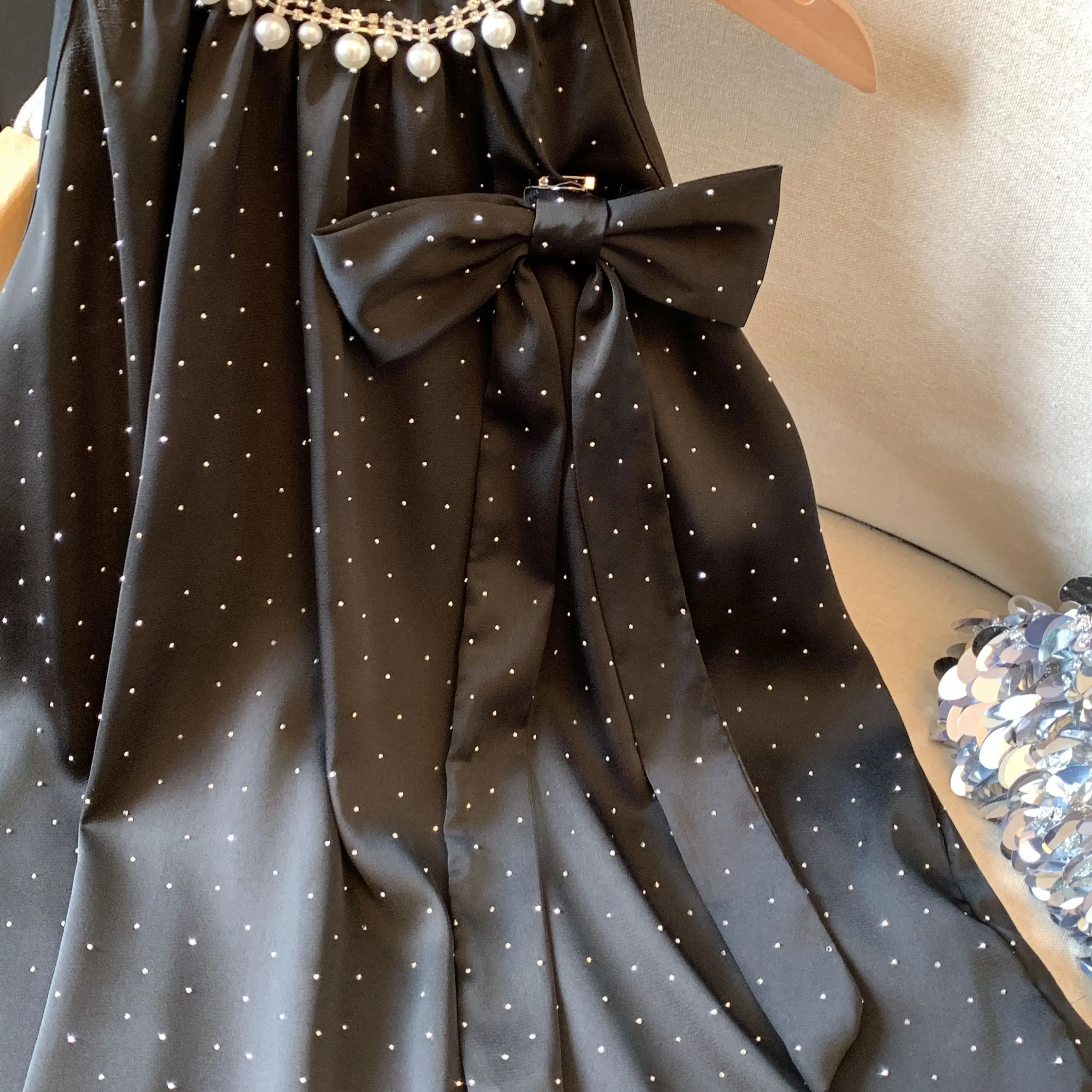 

Рекомендованный Emily Clud: Женский летний атласный топ с жемчугом и стразами, с завязками, для повседневной носки