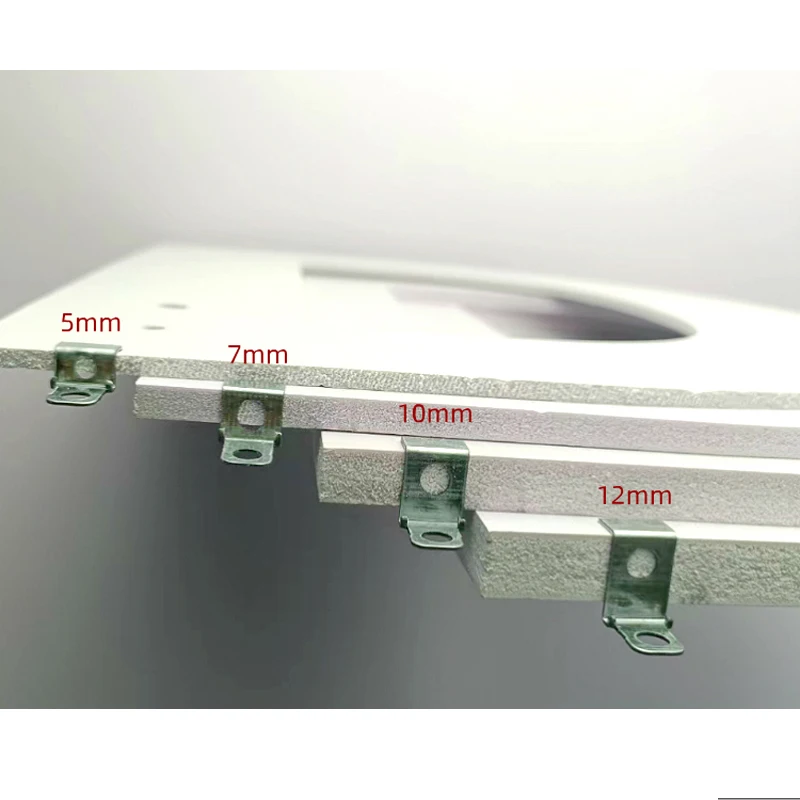 Nuova lettera di canale 3D che appende l'orecchio in acciaio inossidabile per l'installazione del segno in metallo che fissa l'hardware pubblicitario del pezzo di ricambio