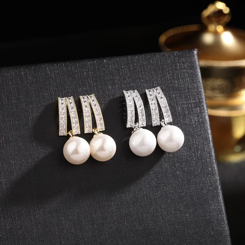 

Korean New Design C-shaped Pearl Earrings For Women Inlaid Zircon Imitation Pearl Metal Earring Party Christmas Luxury Jewelry