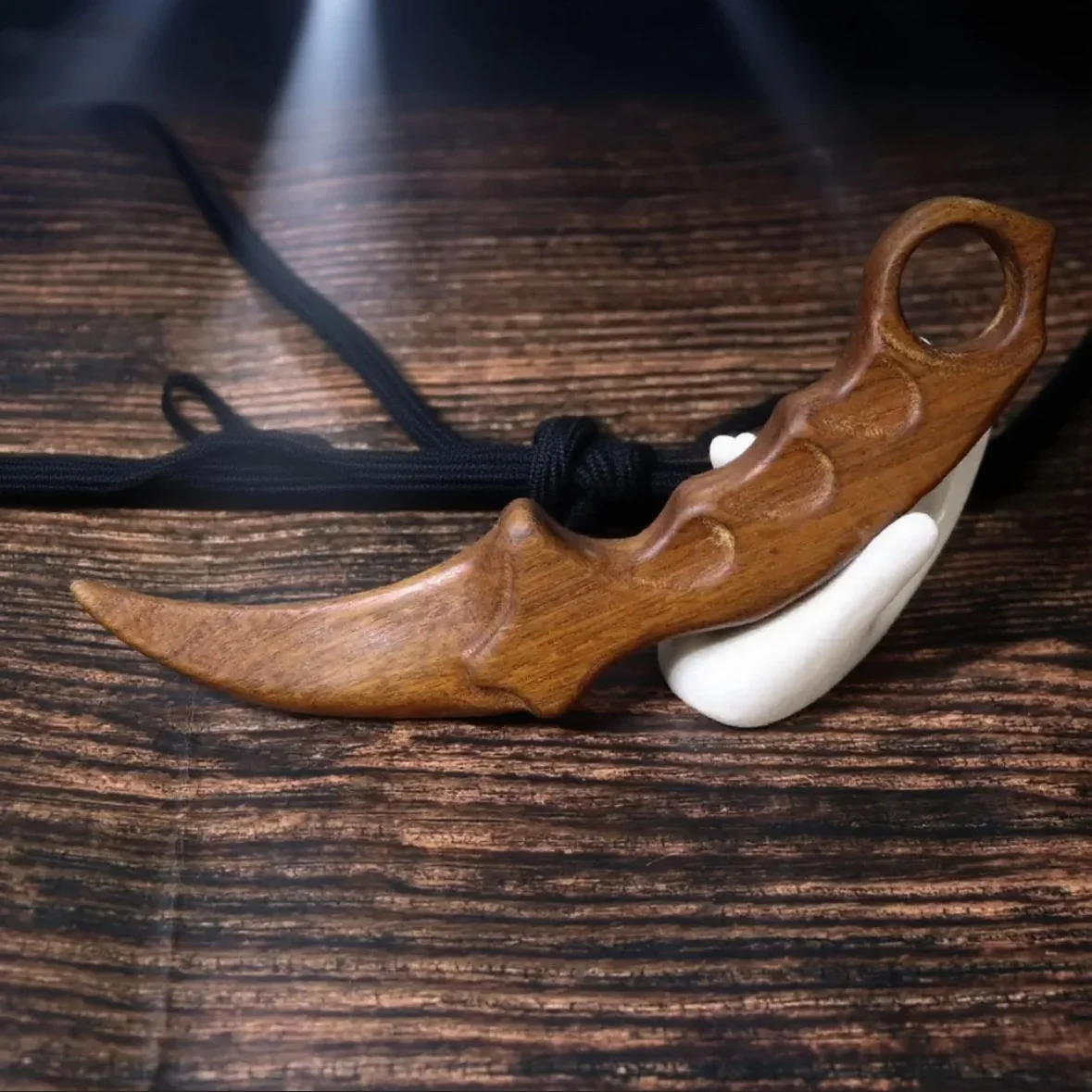 Golden Sandalwood Claw Knife, Whole Wood Carving, Hand-Held Wooden Knife for Martial Arts Practice and Performance Training