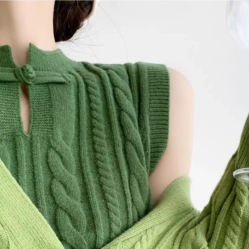 Dark Light Green Contrasting Knitted Dress Set For Women\'S Autumn And Winter New Chinese Style Buckle Design Knitted Vest Dress