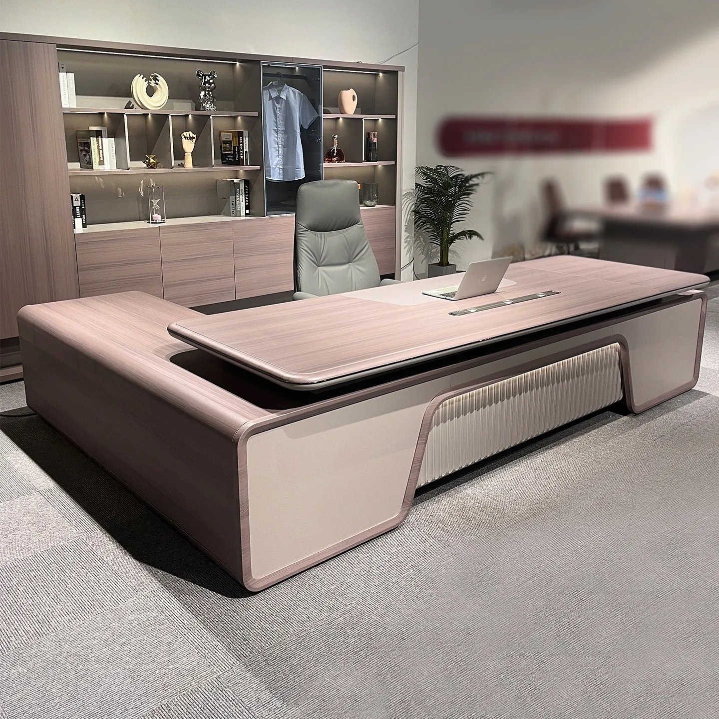 

Современный роскошный стол руководителя с подсветкой, модный стол президента с световой полосой 2,4 м