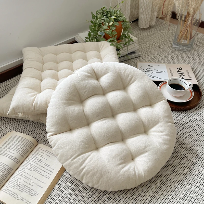 

Trendy and Soft Cushions Round or Square Cushions: Soft Cushions in Solid Colors for Cozy and Comfortable Seating