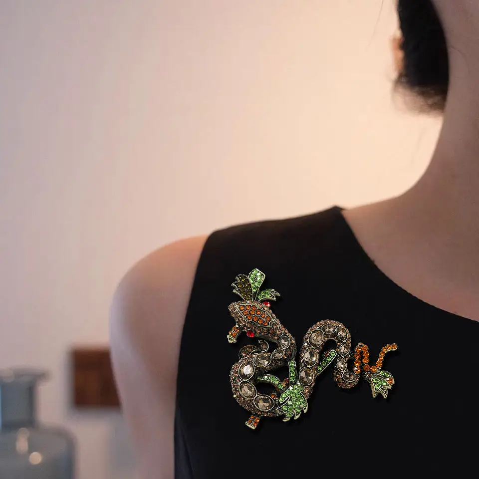 Heavy Industry Champagne Drill Large Twined Branch Python Brooch ins Animal Brooch Jacket Suit Accessories Pin Buckle