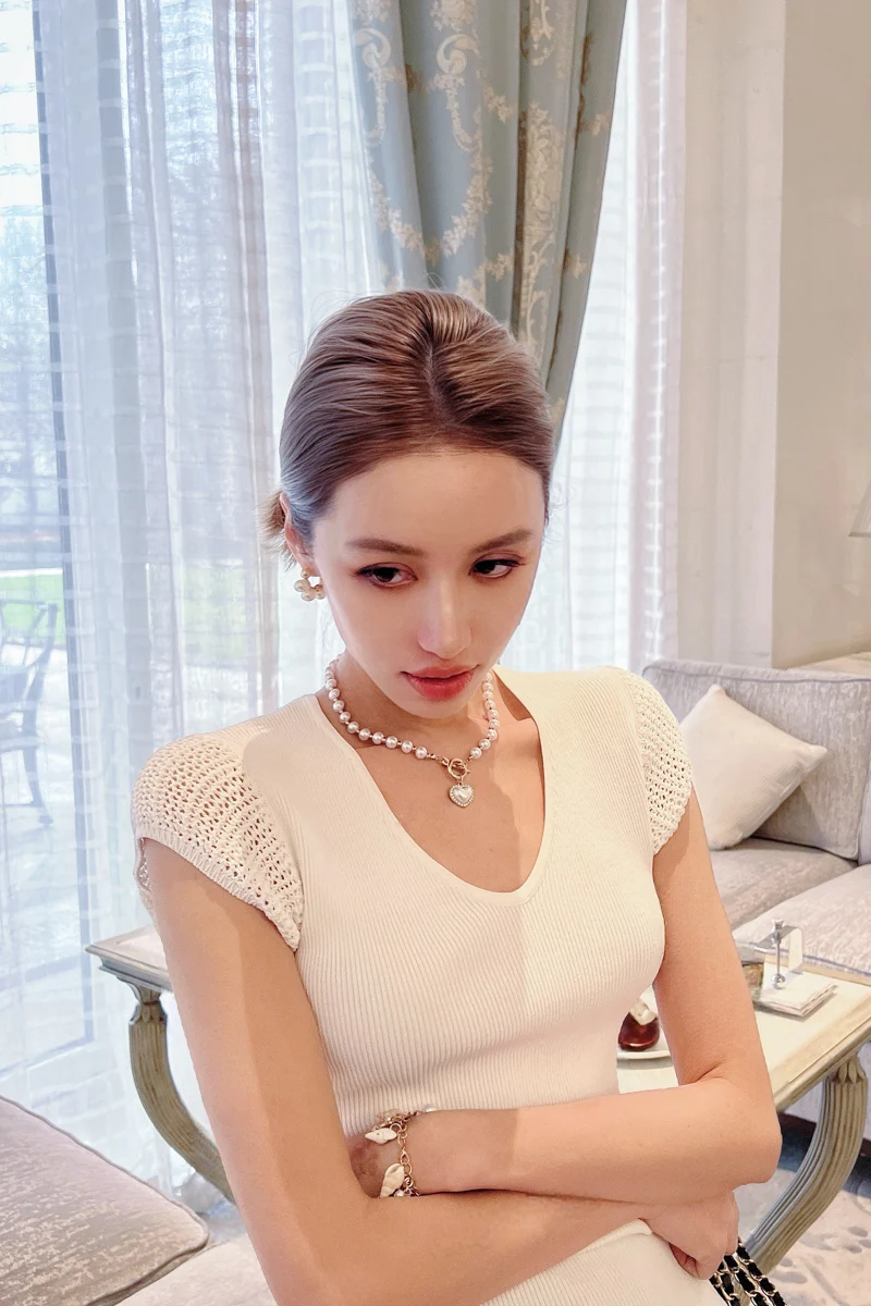 2026 Summer French Chic Women V-Neck Hollow Out Short Sleeve Knit Top 2026 Summer Slim Fit Elegant Base Tee DM3BJS002