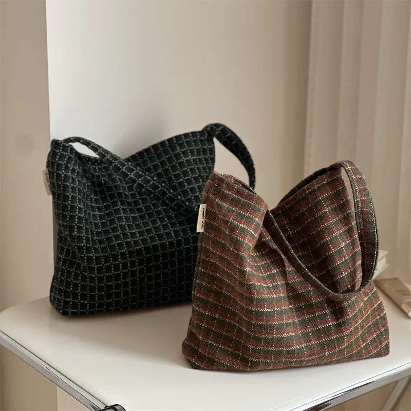 

Vintage Woolen Plaid Single Shoulder Underarm Bag for Women and Students Versatile Small Shoulder Bag