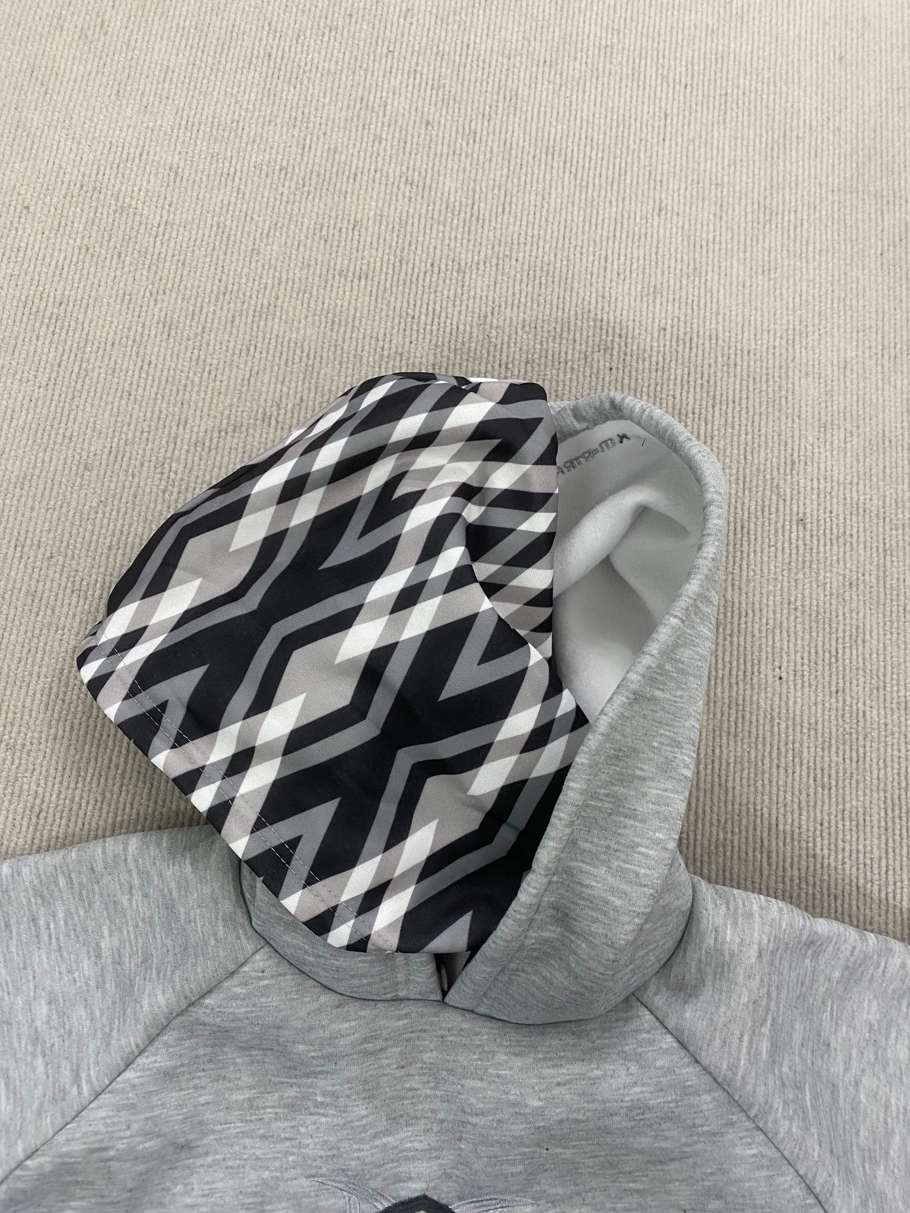 Modischer neuer amerikanischer Street-Trend-Hoodie mit farblich abgestimmtem Doppelkapuzen-Design, Persönlichkeit, High-Street-Stil für Männer und Frauen. – Detail 10