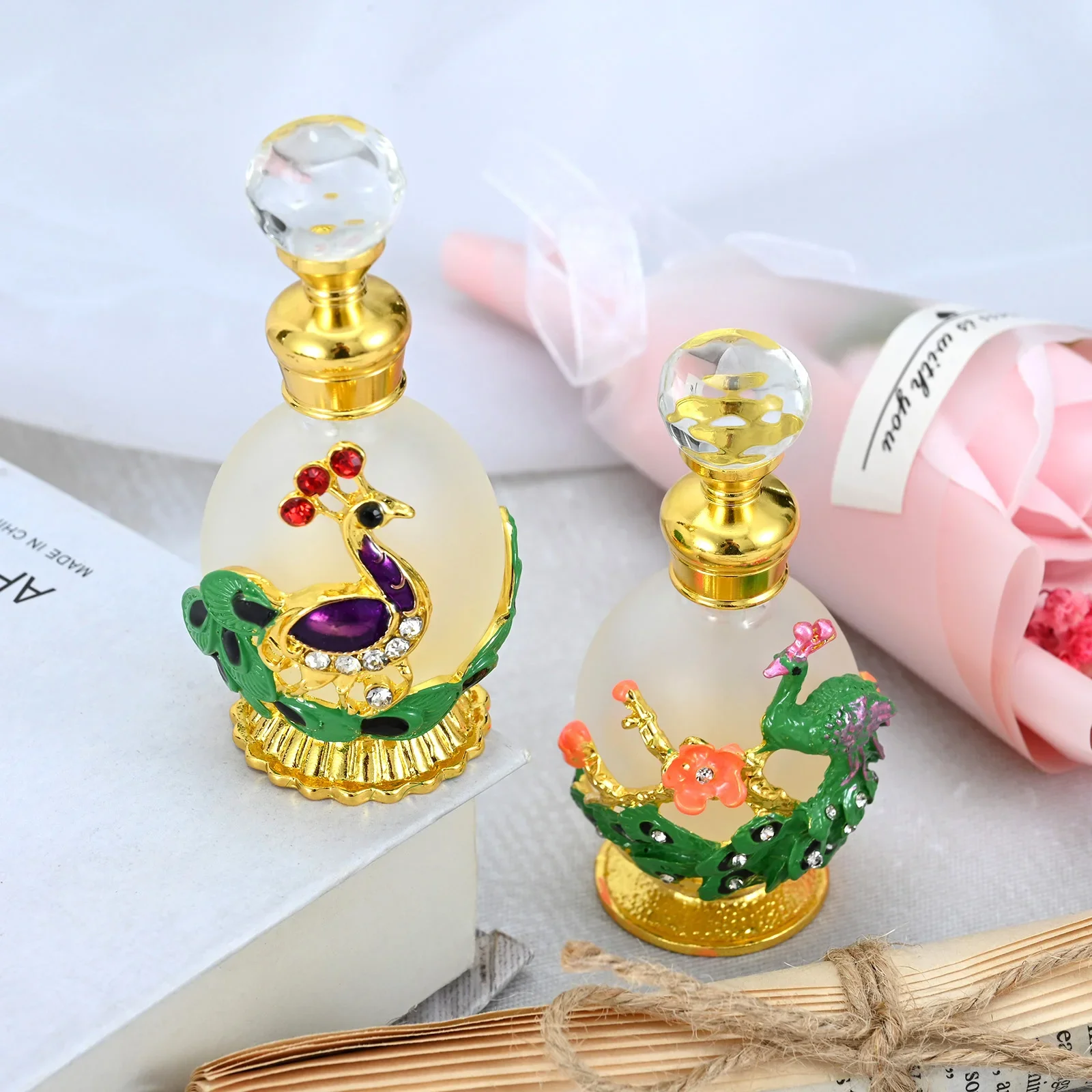 1pc 15ml Empty Glass Perfume Bottle Embossed Metal Peacock Rhinestone Flower Decor Refill Essential Oil Container Portable Gift