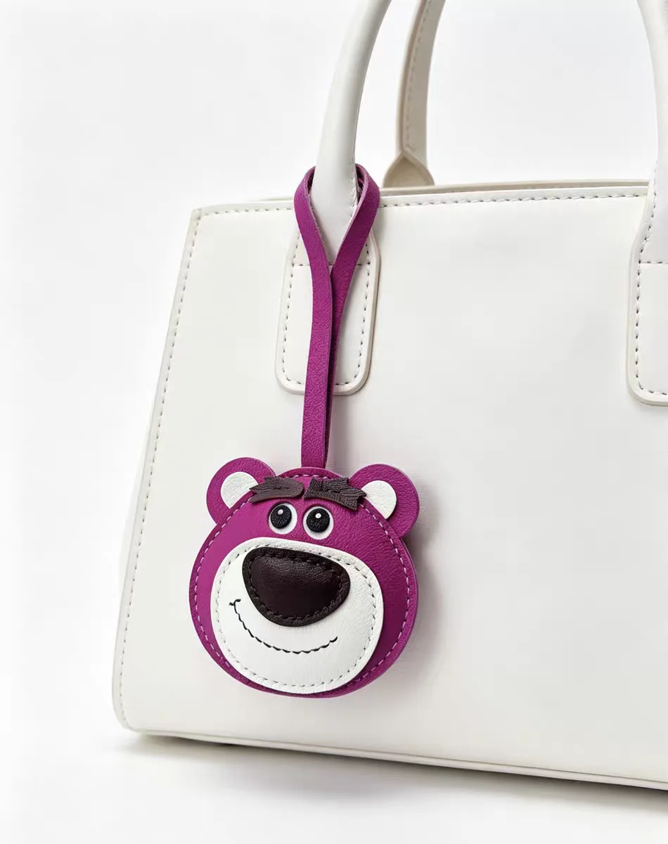 Handgefertigter Leder-Taschenanhänger Niedlicher Rosa Bär mit Großem Glücklichen Lächeln - Hängender Anhänger für Handtaschen, Canvas-Taschen & Schlüssel – Detail 3