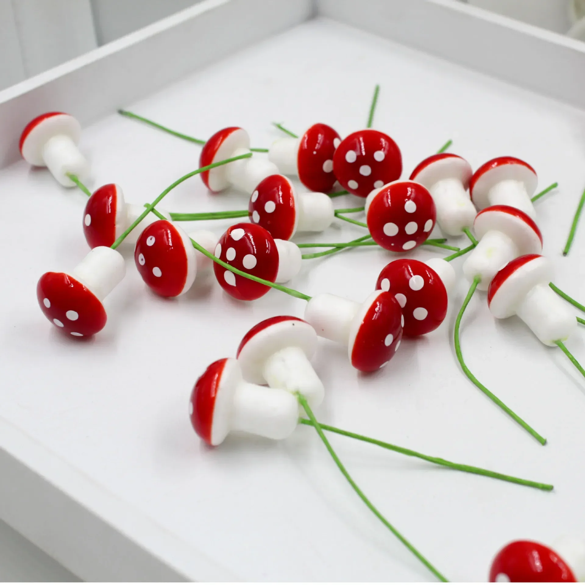 

Hot sales 2cm Artificial Mini Mushroom Miniatures Fairy Garden Moss Terrarium Resin Crafts Decorations Stakes Craft for Home