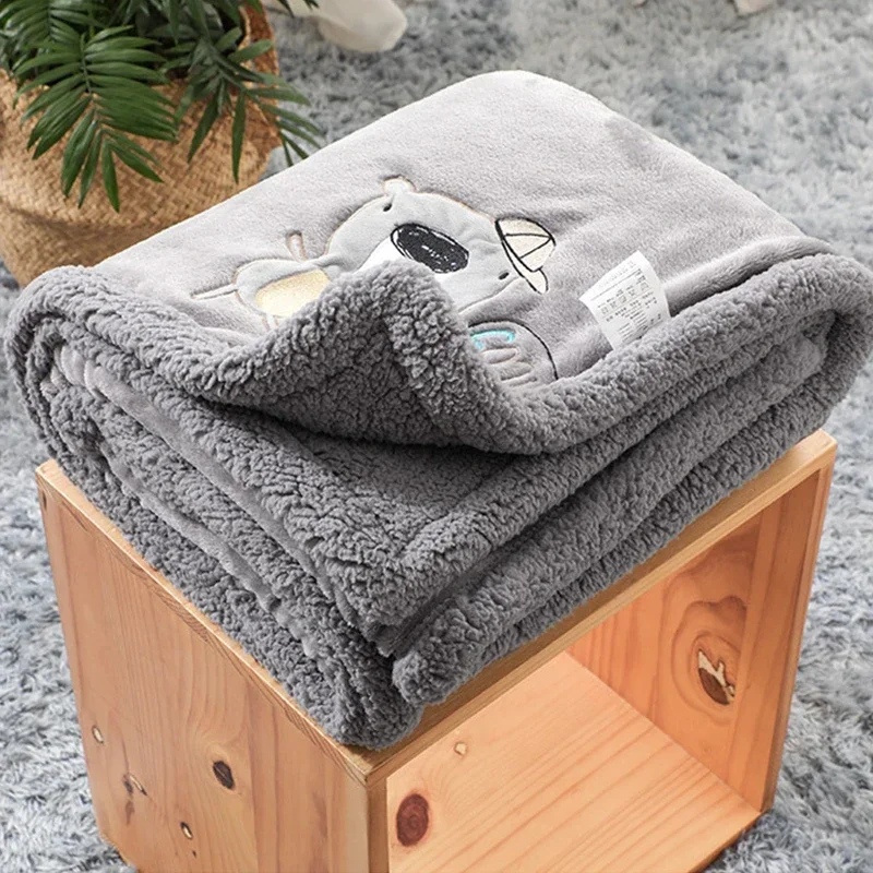 

Baby Blankets Newborn Cartoon Bear Embroidery Flannel Baby Blanket Kids Boys Girls Swaddle Wrap Infant Stroller Cover Bed Quilts