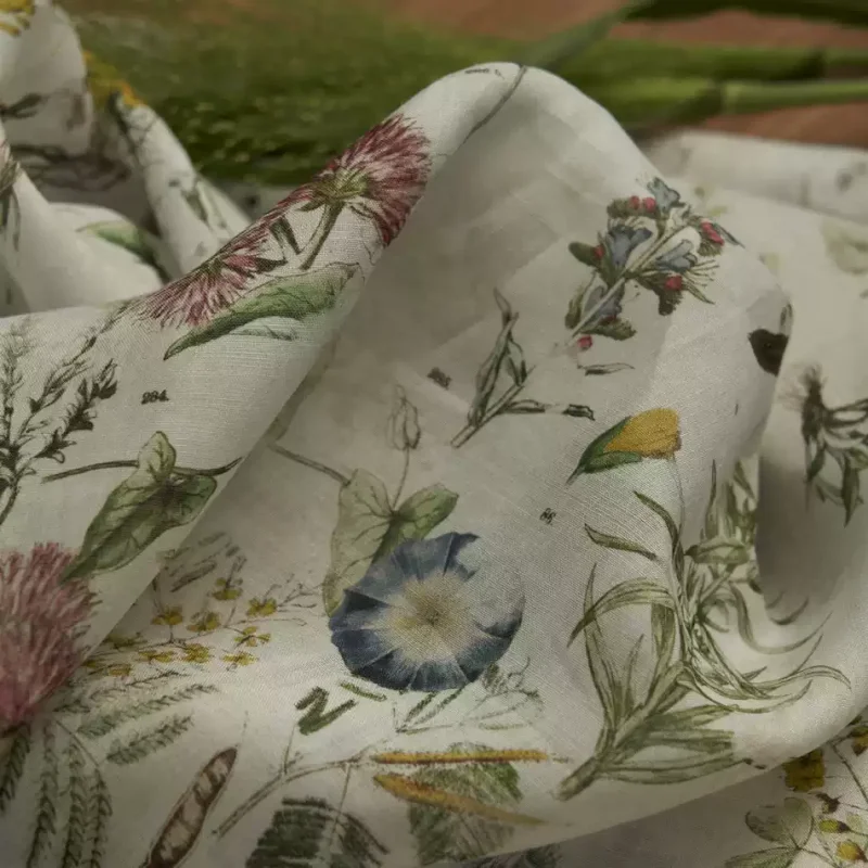 White plant print, 100% linen fabric, used for high-end summer clothing and DIY sewing fabrics
