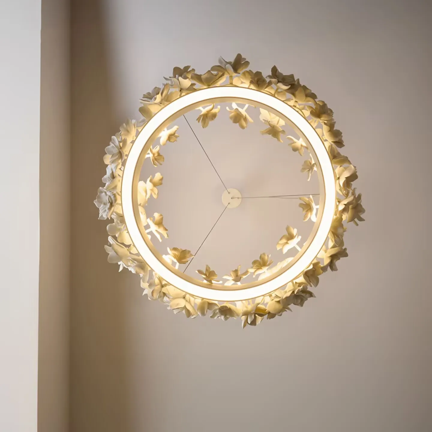 French style minimalist floral chandelier, main light for the living room, round vintage romantic bedroom lamp, carved art lamp