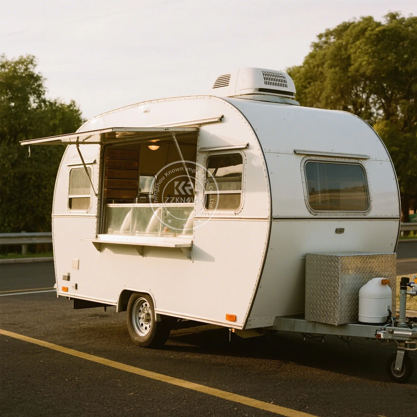 

OEM Customized Luxury Multi Function Sale Vending Truck Small Round Mobile Food Truck Food Trailer for Sale Europe