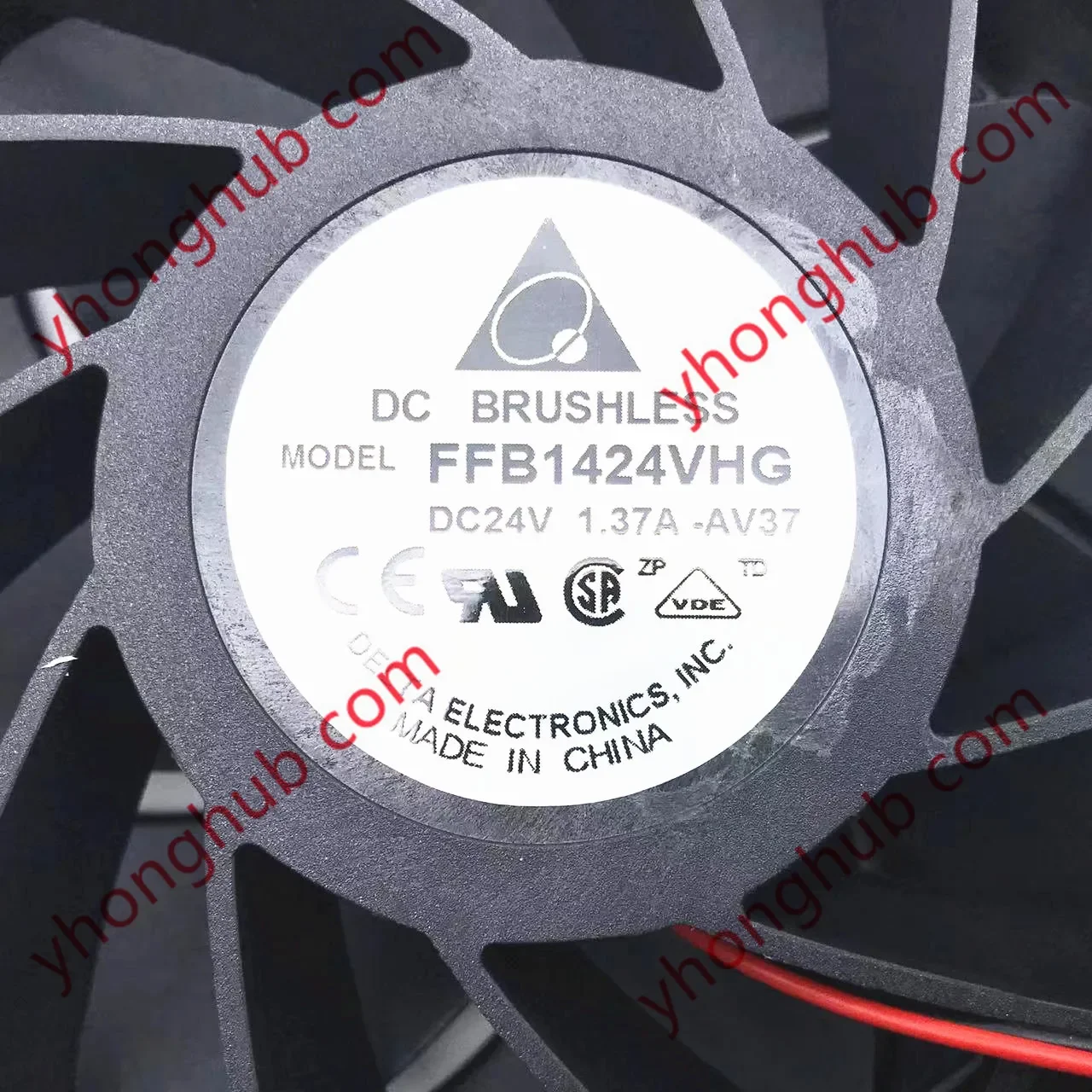 

Delta Electronics FFB1424VHG AV37 DC 24 В 1,37 А 140x140x50 мм 2-проводной охлаждающий вентилятор для сервера