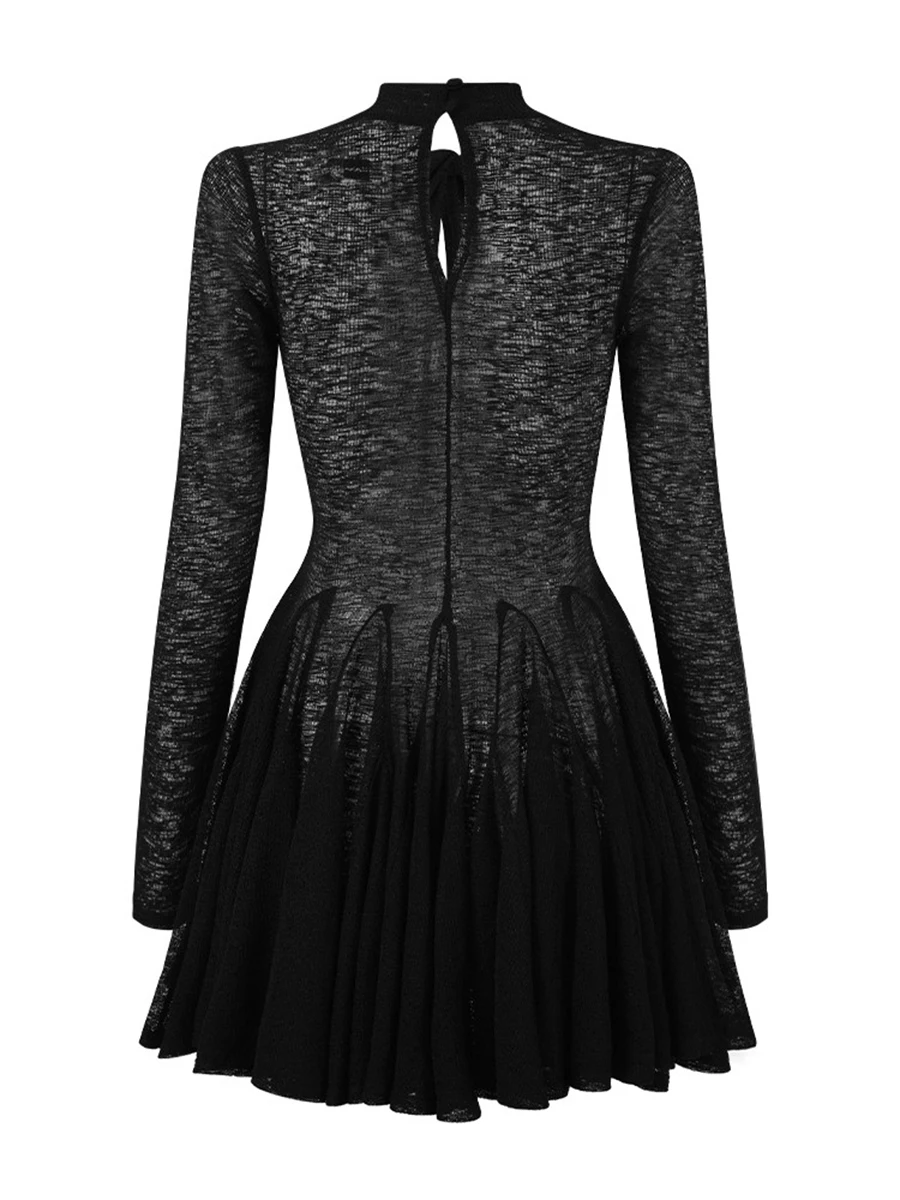 TWOTWINSTYLE ผ้าบางเฉียบประกบพับแฟชั่นชุดผู้หญิงคอกลมแขนยาวชุดกลวงออกเสื้อผ้าหญิงใหม่