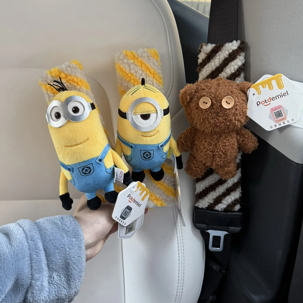 

Kevin Bob Stuart Creative Cute Animation Peripheral Car Seat Belt Shoulder Sleeve Personality anime Couple Car Decoration Gift