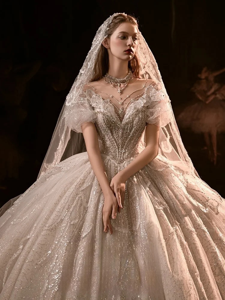 

Heavy Industry's new luxurious strapless one-shoulder main fabric dress