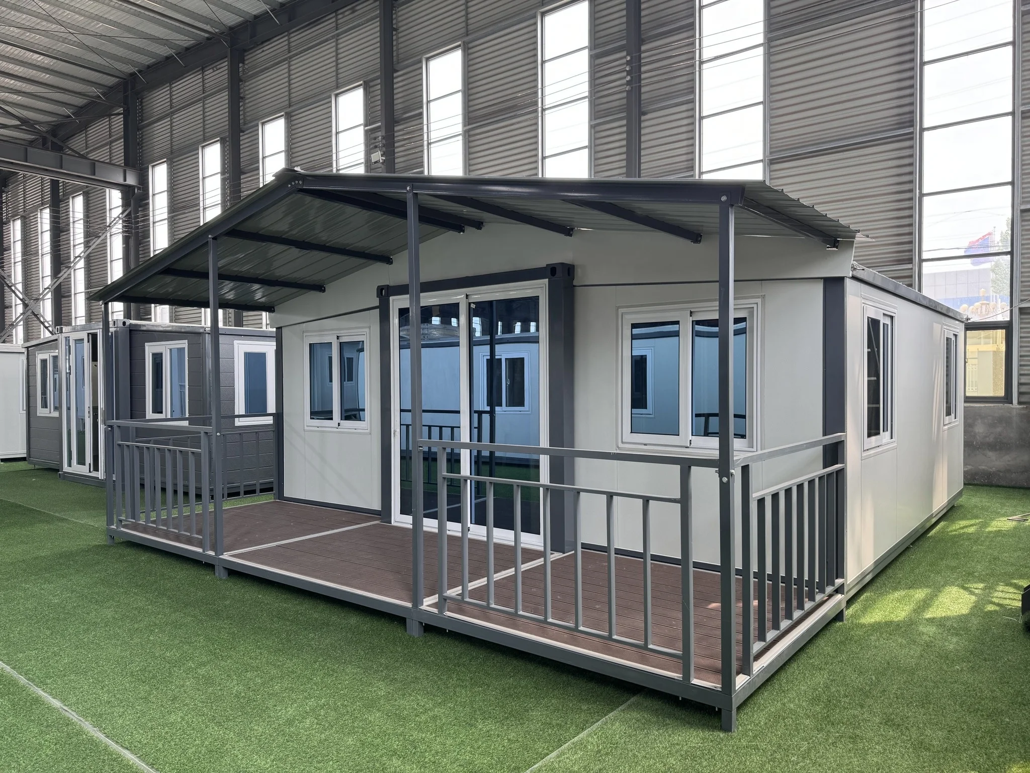 Steel Mobile Office Container House 3 Bedroom Prefab With Extendable Design For Shop Use Sandwich Panel Material