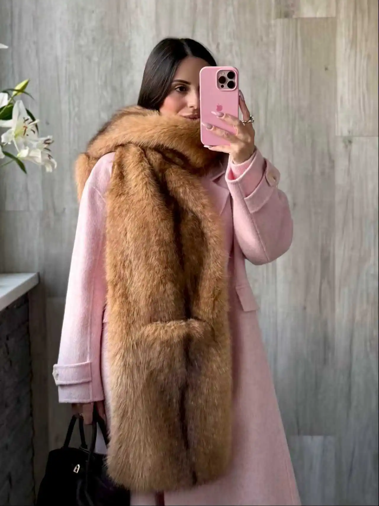 Women's Oversized Gradient Brown Faux Fur Scarf Vintage Long Fluffy Warm Neck Wrap Fashion Winter Thermal Statement Accessory