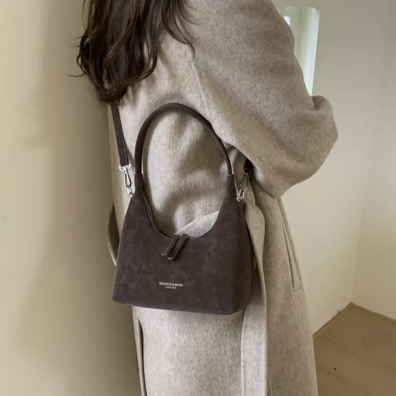 

Осенние винтажные женские сумки с матовой текстурой, корейская версия, трендовый дизайн с буквенным принтом, универсальная сумка через плечо, женские сумки на плечо