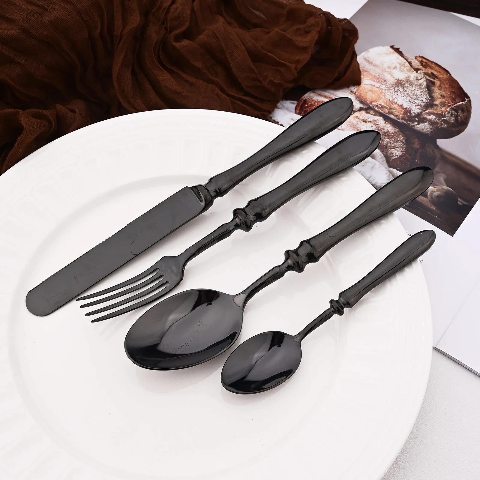 4Pcs Gold Silverware Set with Butter Knives Stainless Steel Flatware Set Food Grade Tableware Cutlery Set Rust-proof