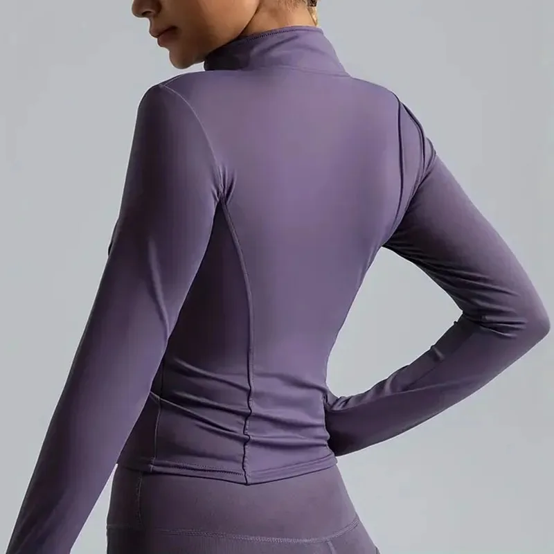 سترة جري نسائية بسحاب خفيفة الوزن وقابلة للتمدد مع فتحات للإبهام، رقبة عالية، ملابس رياضية لليوجا قابلة للتنفس