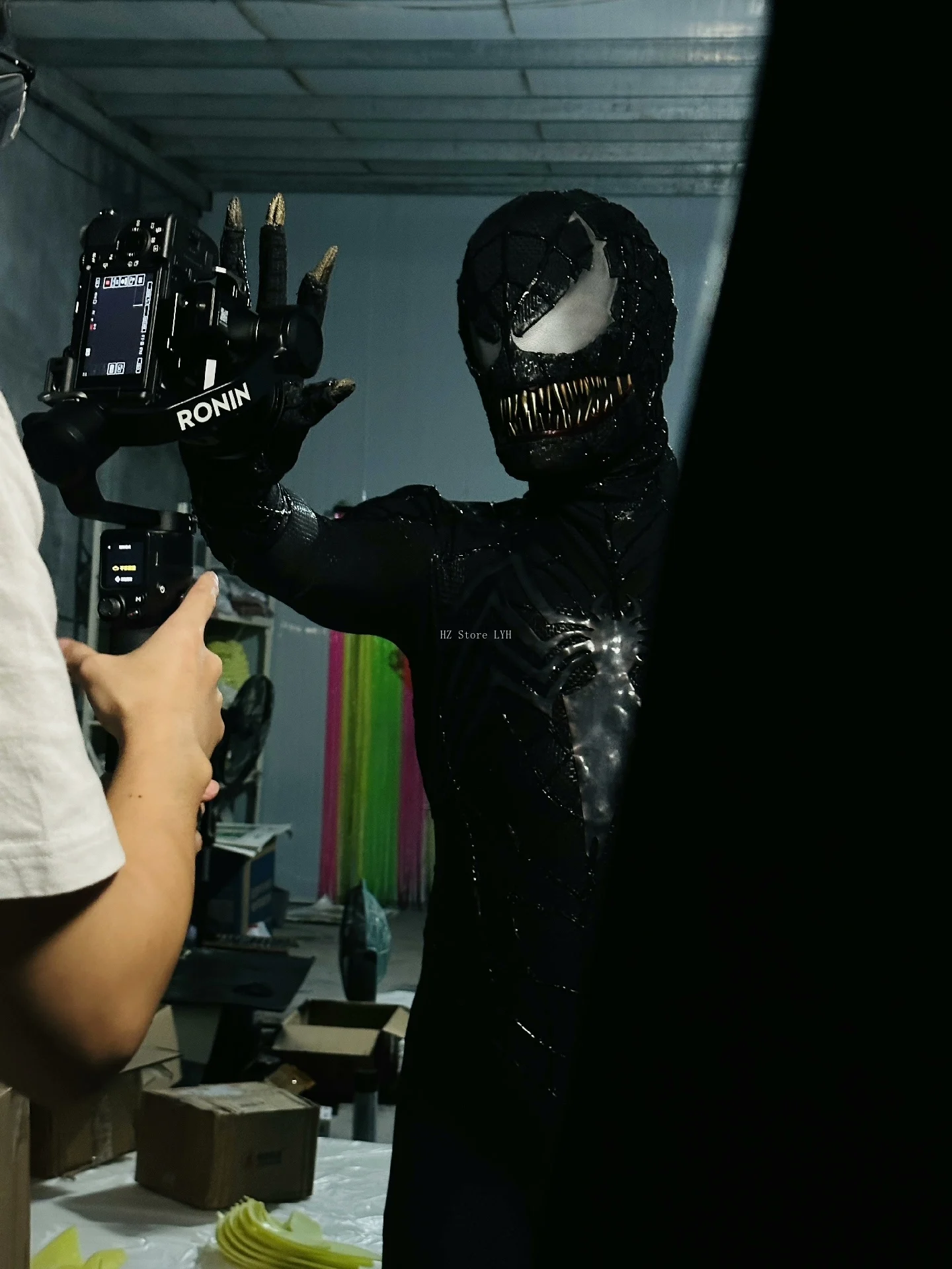 ヴェノム スパイダーマン スーツ マスク付き 可動式顎 1:1 3Dカラー