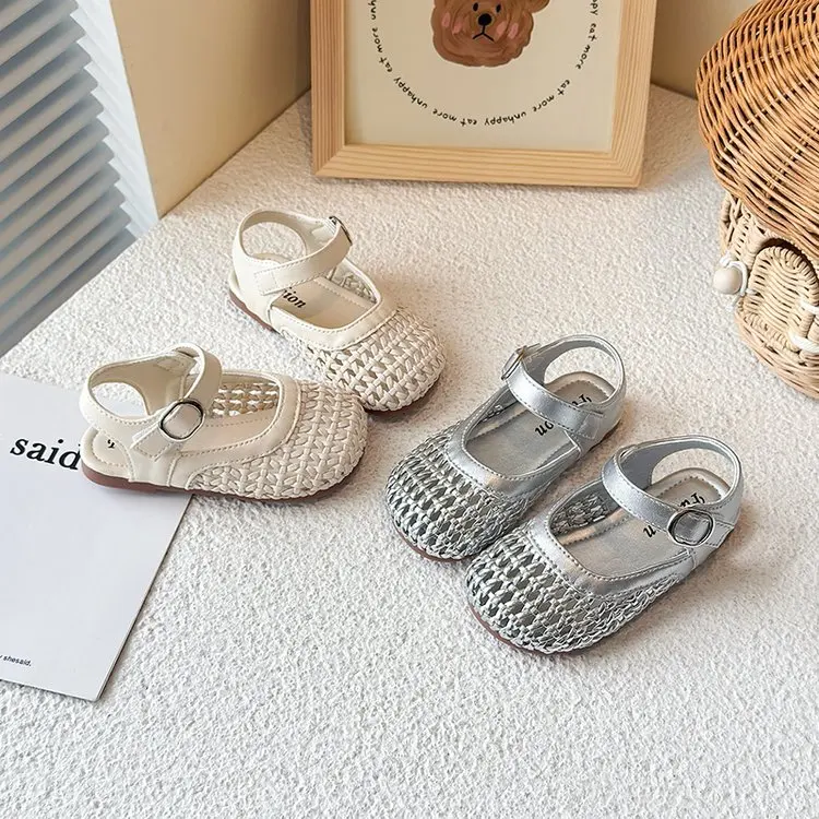 

Children's Toes Capped Sandals Girl's Knitted Hollow Princess Shoes 2025 Summer New Anti Kick Soft Sole Casual Walking Shoes