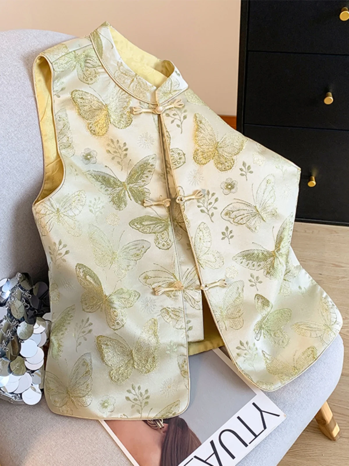 

Новый китайский жилет с золотой вышивкой, воротником-стойкой, жемчужными пуговицами, улучшенный костюм Тан, элегантный топ для женщин