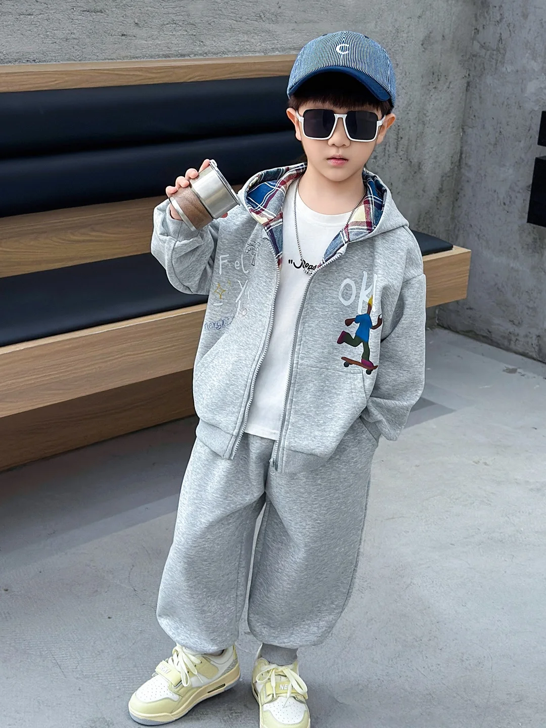 

Комплект спортивной одежды для мальчиков, повседневная толстовка с капюшоном и длинные брюки, комплект из двух предметов, модный новый комплект для детей среднего и маленького возраста