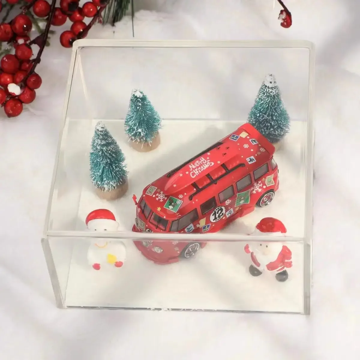 Liberty 1:64 Volkswagen Wide-body Low Party VW T1 Christmas Painting Comes with A Scene Display Model