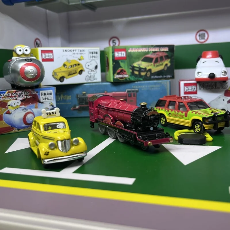 Tomica Diecast Alloy Model Car Hogwarts Express Train Snoopy Taxi Jurassic Park Car Minion Mayhem Universal Studios Japan Decor