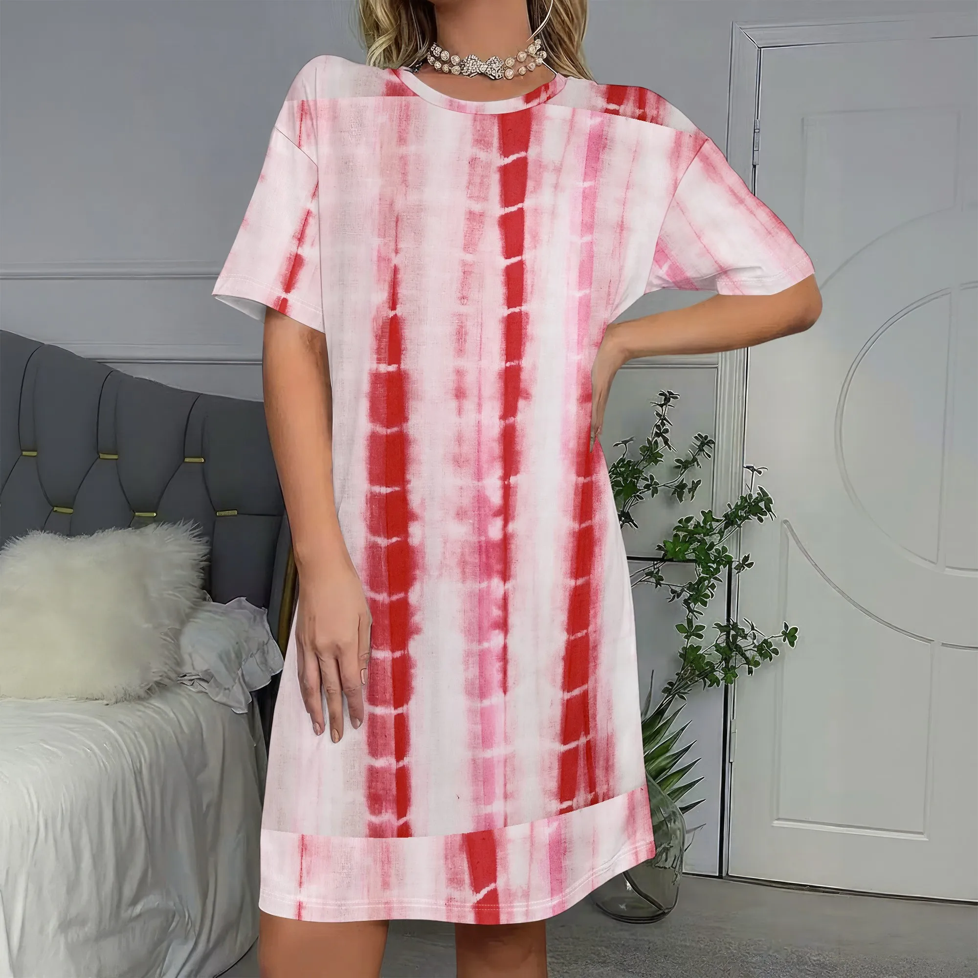 

Tie Dye Dress, Red White Vertical Stripes, Short Sleeve T-Shirt Dress, Casual Loose Fit, Summer Beach Vacation Wear, S-2XL