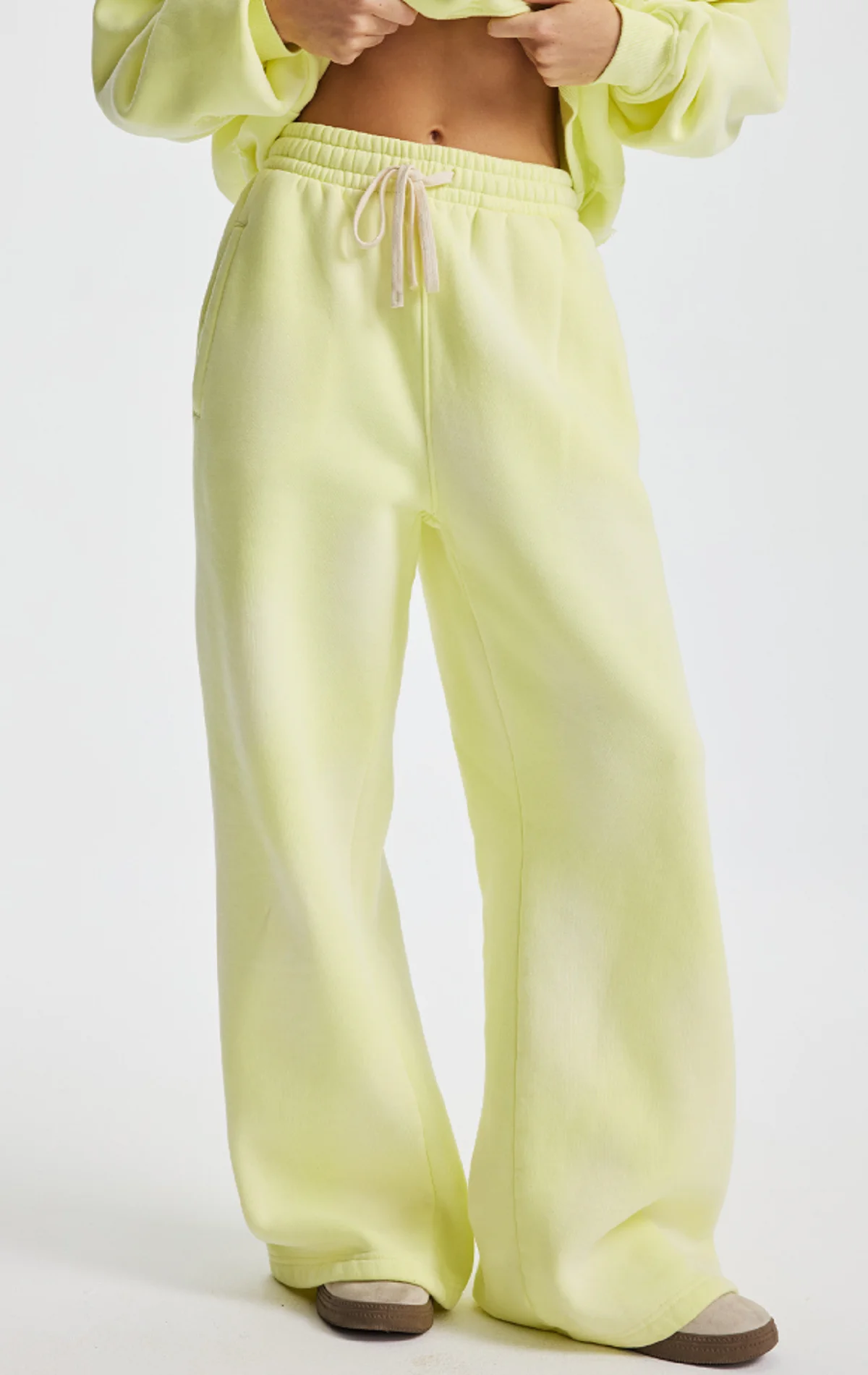 

Streetwear Retro Style Unisex Fleece Sweatpants Ink Spray Dyed Washed Wide Jogging Pants Frayed Loose Plush Trousers