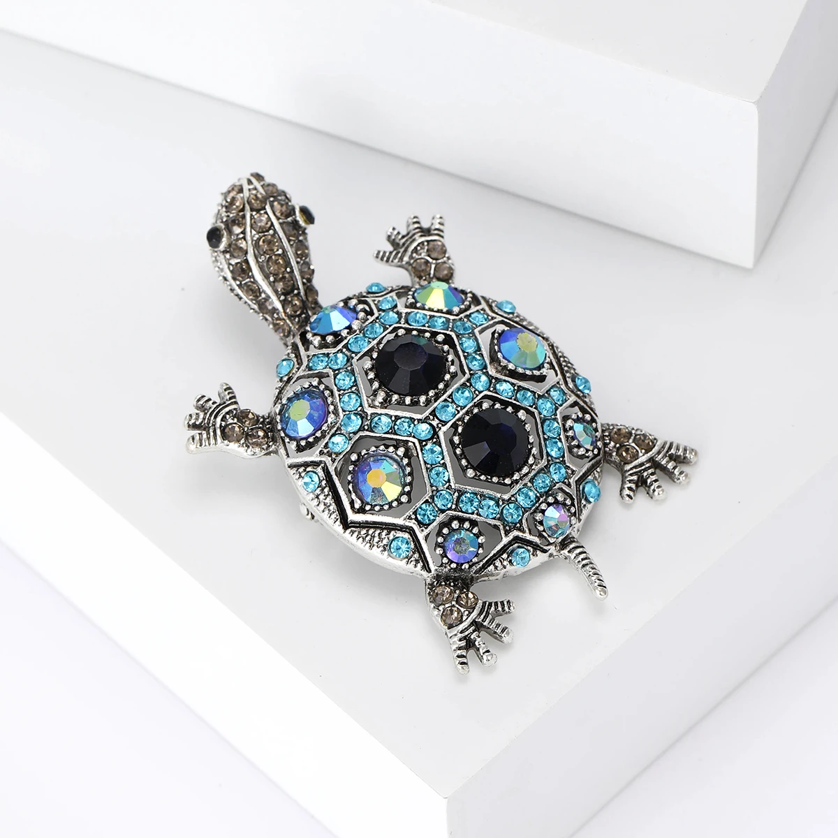 Trendy Shiny Rhinestone Turtle Brooches for Women Unisex Animal Pins 4-color Available Casual Party Accessories Gifts