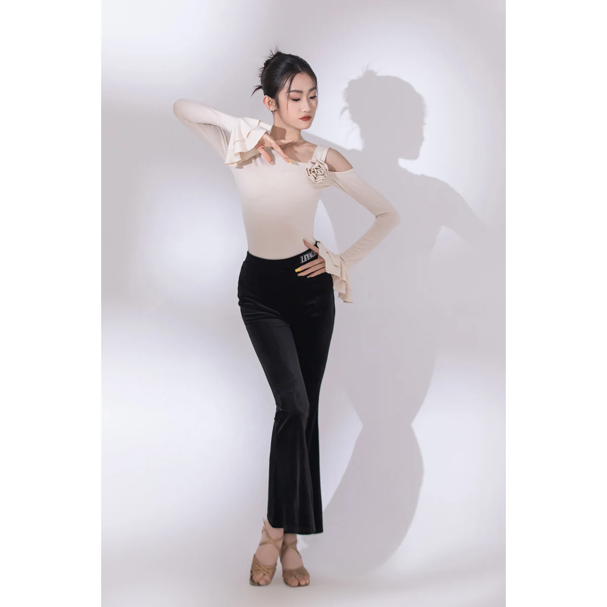 2025년 신상 라틴 댄스 바지 소녀용 긴 소매 라틴 바지 연습복 삼바 차차 탱고 어린이 라틴 댄스 의상 DQS20933