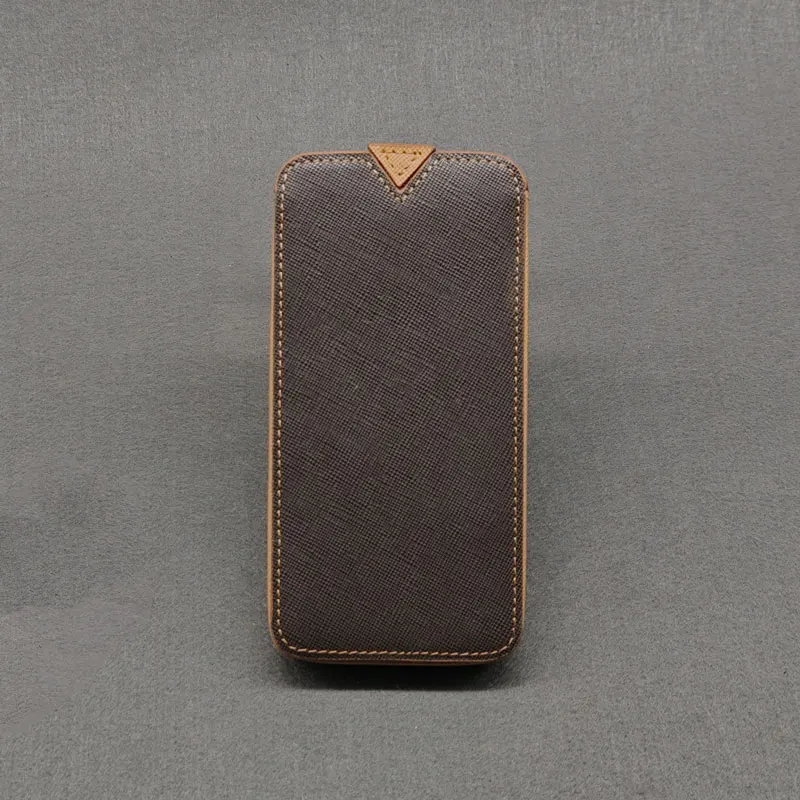 

Кожаный чехол формата А3 на заказ для Apple iPhone 16 Pro 17.