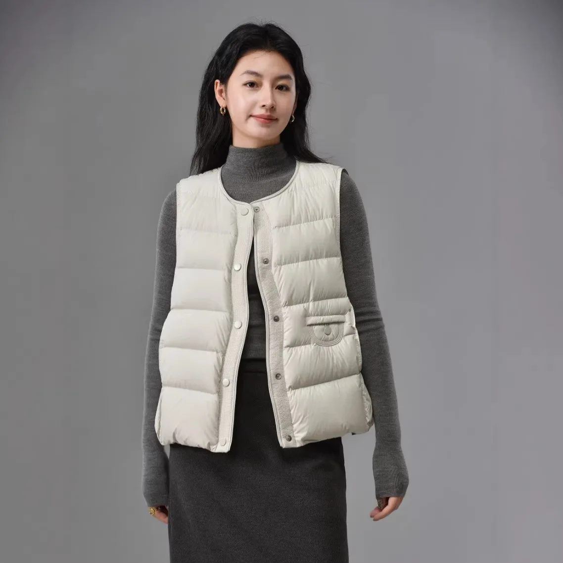 

2026 Spring Autumn New Puffer Vest Fashionable Round Neck White Down Duck Jacket Sleeveless Vest Loose Casual Bodywarm for Women